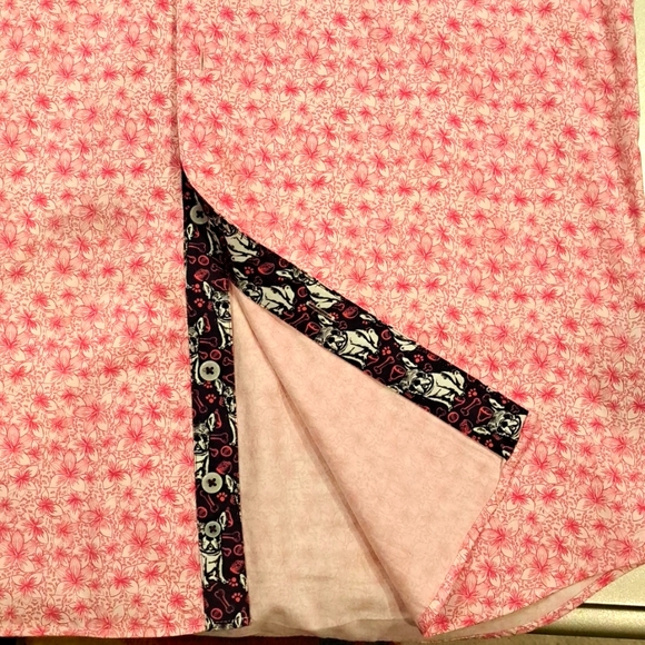 Maceoo, puppy dog Size Large, Pink Print, Short Sleeve Casual Shirt - Picture 4 of 5